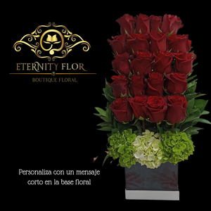 ARREGLO FLORAL EN ESCALERA CON ROSAS NATURALES DE EXPORTACIÓN EN BASE CUADRADA PERSONALIZADA