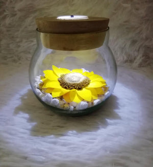 URNA DE CRISTAL BURBUJA CON  LUZ LED TALLADA EN BALSA ACOMPAÑADA UN GIRASOL PRESERVADO