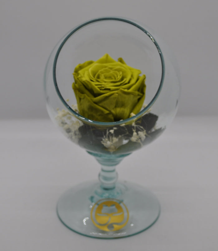 PECERA DE CRISTAL CON UNA HERMOSA ROSA PRESERVADA OLIVE GREEN