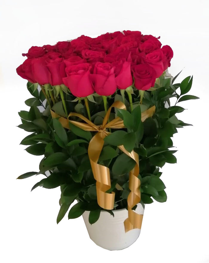 ARREGLO FLORAL PROMOCIÓN BALDE PERSONALIZADO CON 40 ROSAS ROJAS NATURALES DE EXPORTACIÓN