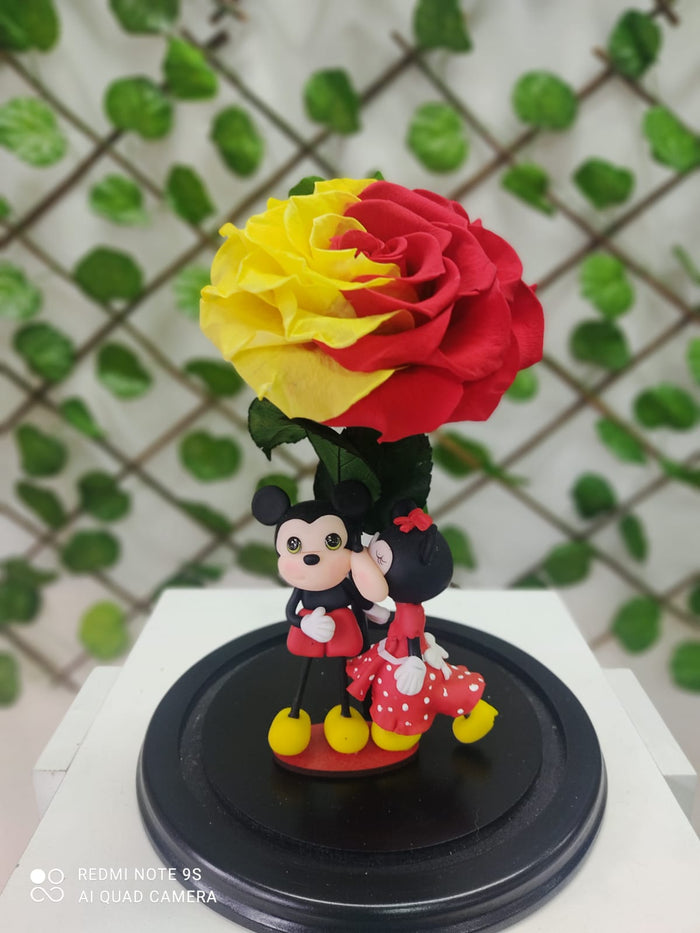 MICKEY Y MINNIE CON ROSA BICOLOR EN URNA XL