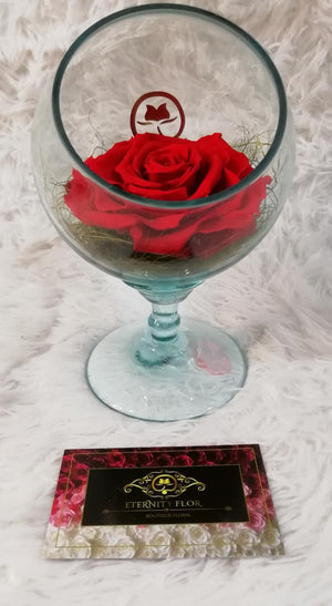 PECERA DE CRISTAL CON UNA HERMOSA ROSA PRESERVADA BRIGHT RED XL